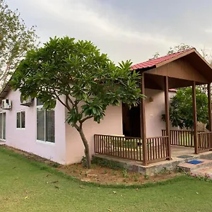 Orchard At Sarai - Private Cottage, Large Lawn, & Pet Friendly , Gurgaon India
