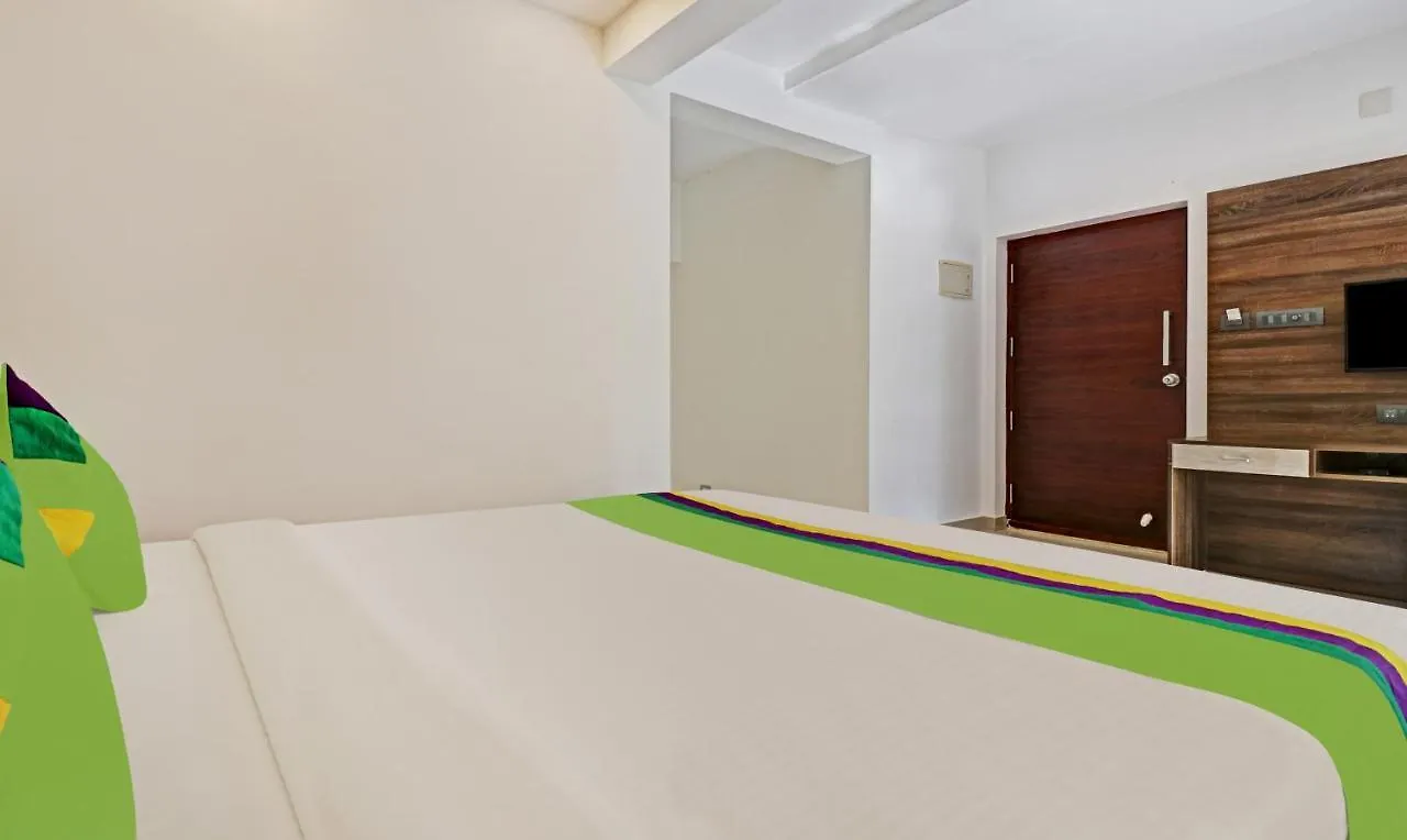*** Hotel Sreepathi Mayoogha Guruvayur India