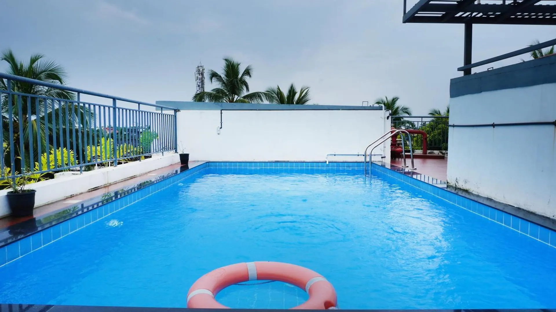 Sreepathi Mayoogha Guruvayur Hotel